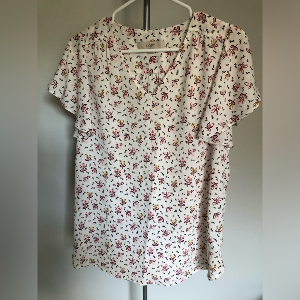 LOFT XS maternity floral flutter sleeve blouse